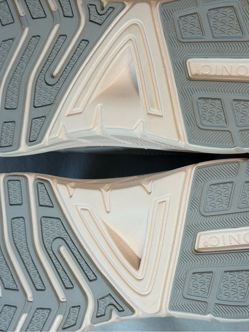 New  Vionic - Walk Max Women's Athletic Shoe. Size 10. Gray